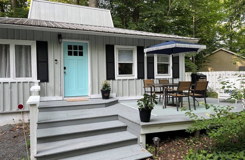 Traverse City Cottage | Long Lake Peninsula Traverse City 3BR Home. Lake, Kayaks, Bikes, Swim, Pets