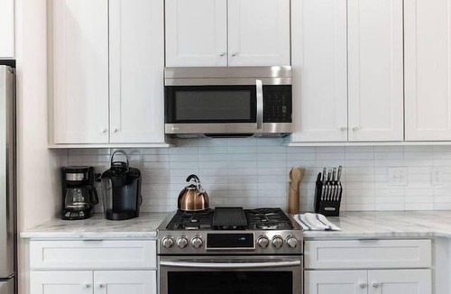 Hillsboro West End Condo | Long Term Hillsboro Village Home, Close to Vandy | Rooftop Deck, Garage Parking, Perfect for Students, Walk to Campus, 24 Hr Hospitality