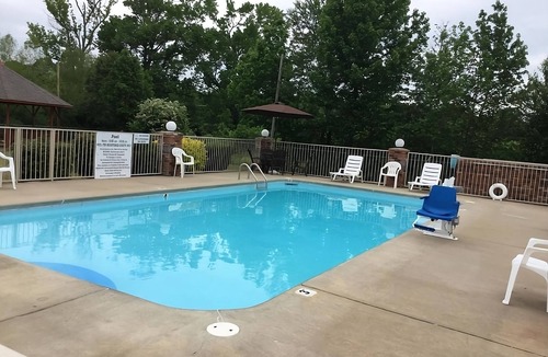 Cabot House | Look No Further! Free Breakfast & Parking, Pool, Minutes to Cambridge Park