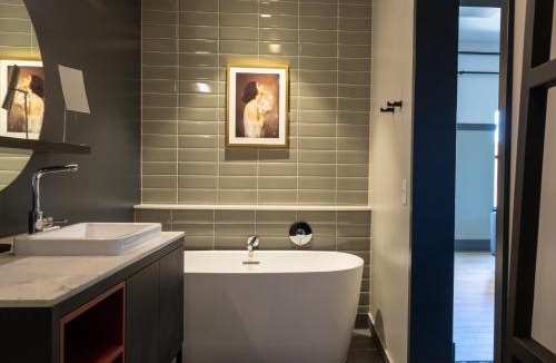 Stillwater Hotel | Lora
