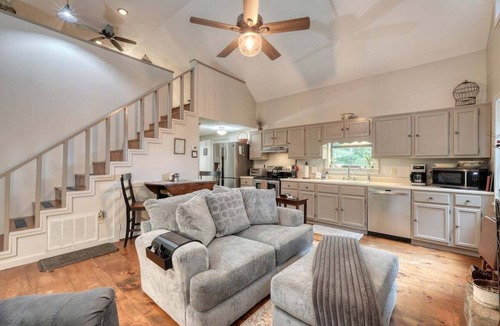 Warne House | Lorelai's Lair-Hot Tub-Fire pit