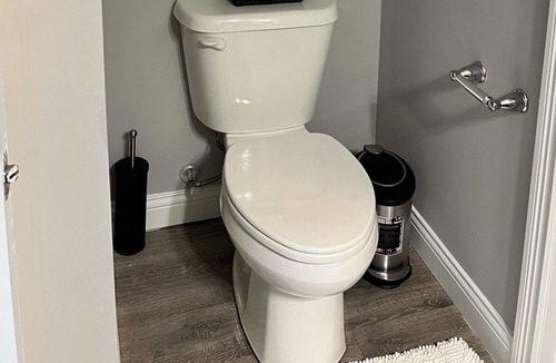 Highview Apartment | Lou Blue! King bed suite w/ Wi-Fi + Self Check-in