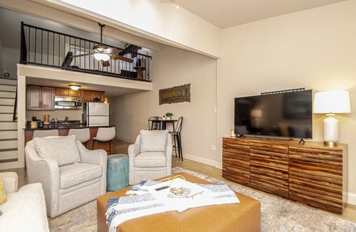 Mid America Condo | Loungin’ on the Lake Quiet spot to relax and enjoy lake views!