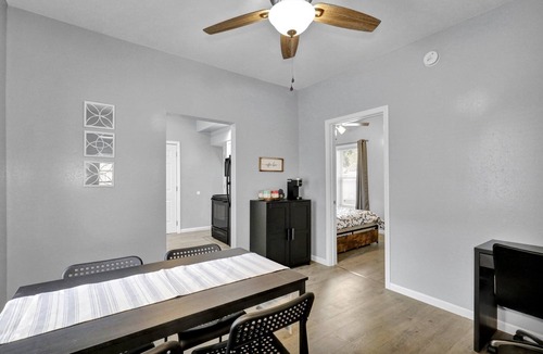 Lansing House | Love Michigan House | 2 bdrm | 10 Minutes to MSU