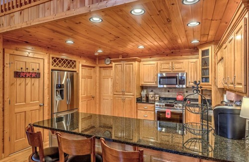 Morganton Cabin | Love You Deerly - Stream on property | Ping pong | Screened Porch | Firepit