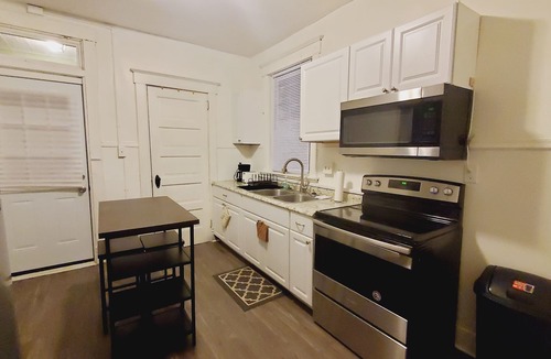 Roselawn Finance Apartment | Lovely 1-bd unit w/free parking 12 min to downtown