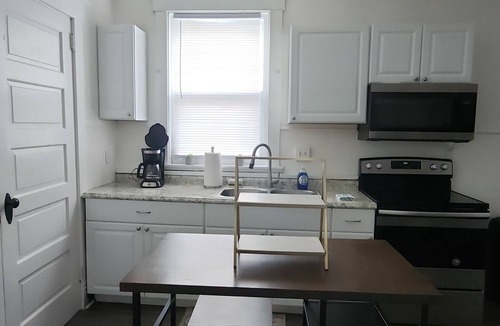 Roselawn Finance Apartment | Lovely 1-bd unit w/free parking 12 min to downtown