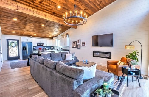 Ridgeline Vistas Cabin | Lovely 1-bedroom cabin with AC in peaceful Mineral Bluff