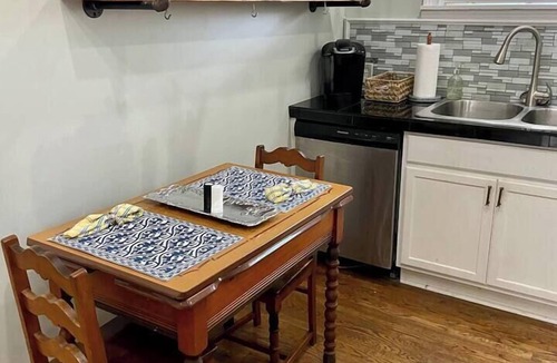 Greater Belhaven Apartment | Lovely 1 BR unit across from Belhaven Town Center