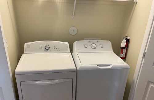 Medical District House | Lovely 2 Bdroom TownHome 5 minutes from Downtown Memphis with FREE Parking!