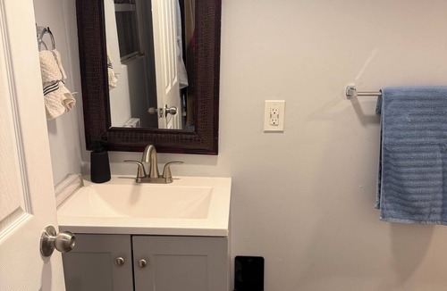 Evergreen House | Lovely 2-bedroom bungalow with AC in vibrant Memphis midtown neighborhood.