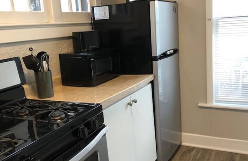 Appleton Apartment | Lovely 2 bedroom rental unit in Historic District!