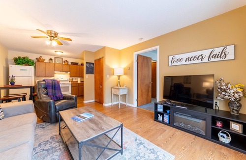 Walloon Lake Apartment | Lovely 3 min. Walk to Walloon Lake