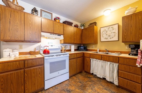 Walloon Lake Apartment | Lovely 3 min. Walk to Walloon Lake