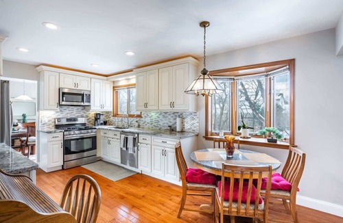 Thurston House | ‼️Lovely Ann Arbor Retreat Near Parks & Shops