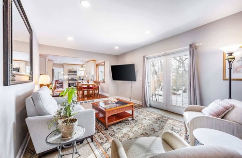 Thurston House | ‼️Lovely Ann Arbor Retreat Near Parks & Shops