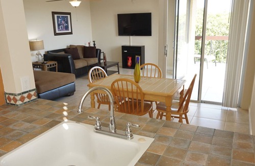 Delray Beach Condo | Lovely Corner Unit- 5min to the Beach or Atlantic Ave, "Monthly" Rental Min.