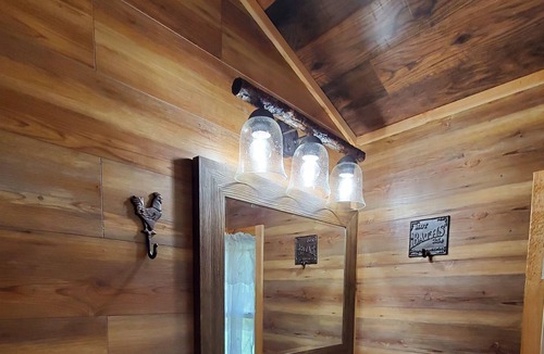 Wellston Cabin | Lovely get away cabin. Prefect for a romantic weekend!