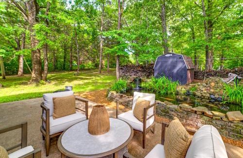 Benton House | Lovely Gilbertsville Cabin w/Patio, 4 Mi to Water