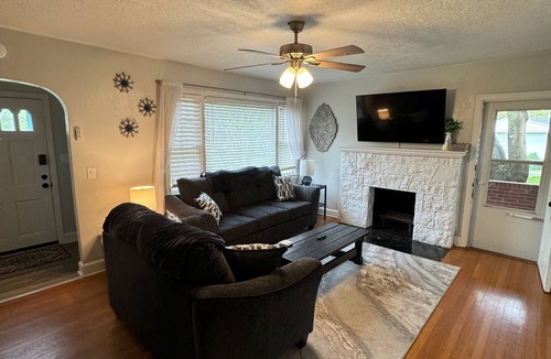 Roanoke House | Lovely& Spacious 4-bedroom house in charming Roanoke with WiFi, AC, King Bed