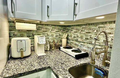 Iona Apartment | Lovers Beach Getaway - Private - Fire Pit - Grill- Pet Friendly
