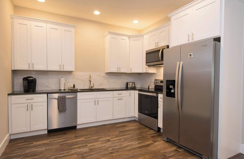 Balfour House | Lower Level Retreat w/Free Tix | Private + Cozy