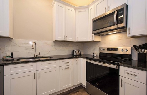 Balfour House | Lower Level Retreat w/Free Tix | Private + Cozy