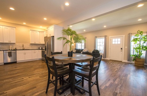 Balfour House | Lower Level Retreat w Free Tix Private Cozy