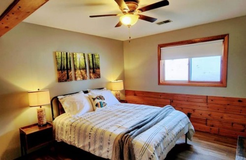 Deerbrook House | Lucky Duck Lodge on the Lake! Sleep up to 16!