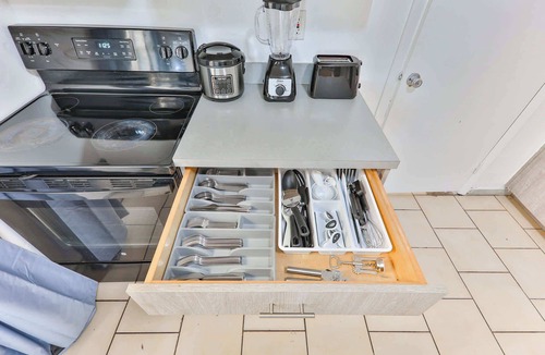Highland Garden House | Lucky Family Charm STR-2750