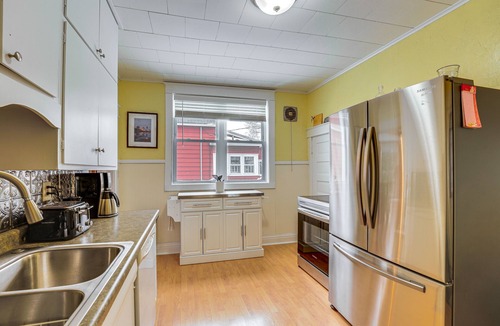 Ludington House | Ludington Home w/6 Bicycles < 1 Mi to Beach!