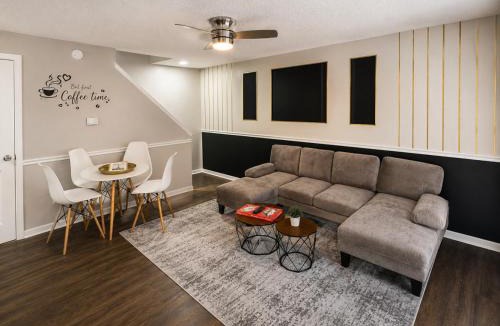 Shannon House | Luna Loft Hoover Modern 2 Bedroom Stay