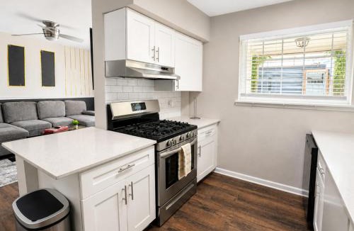 Shannon House | Luna Loft Hoover Modern 2 Bedroom Stay