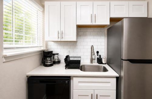 Shannon House | Luna Loft Hoover Modern 2 Bedroom Stay
