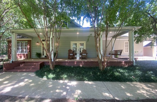 Woodland Hills Estates House | Lush privacy with a pool & close to everything!