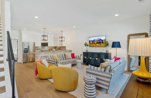 Katie Hill Neighborhood House | Lux 4 BR/4 BA Nash Home w/Private Hot Tub-9 Beds!