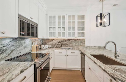 Katie Hill Neighborhood House | Lux 4 BR/4 BA Nash Home w/Private Hot Tub-9 Beds!