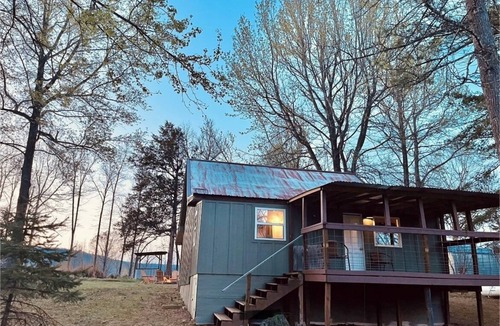 Newton County Cabin | Lux Cabin: Buffalo River, hiking trails, waterfalls, WiFi, Laundry, Dog friendly