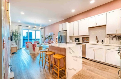 East Nashville Apartment | Lux. Dolly’s Dream! Lux Home on Main St! 11 beds!