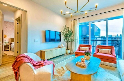 East Nashville Apartment | Lux. Dolly’s Dream! Lux Home on Main St! 11 beds!