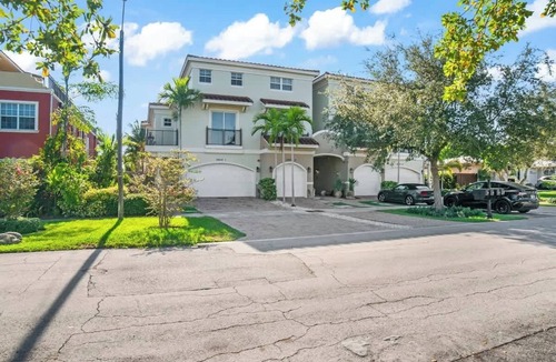 Coral Ridge House | Lux Home with Rooftop & Elevator, 2mi to Beach!