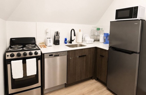 Midtown House | Lux Mins to/Wayne State/&/DMC/Ford Field/MGM
