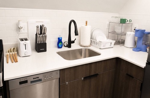 Midtown House | Lux Mins to/Wayne State/&/DMC/Ford Field/MGM