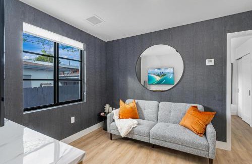 East Little Havana Apartment | Lux Retreat By Renzzi