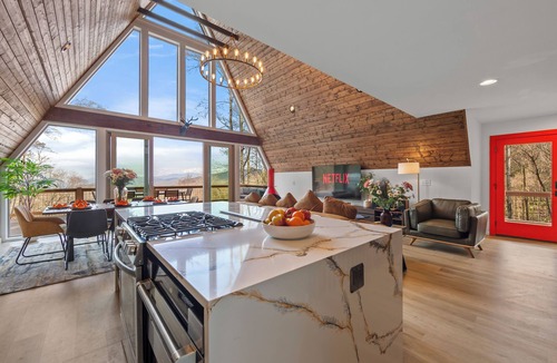 Maggie Valley House | Lux Sunset Smoky Mountain Views! HotTub, GameRm & Theatre -Maggie Valley-Sylva