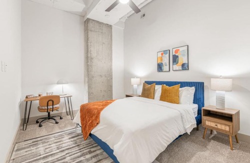 Peachtree Center Apartment | LUXE 2BR Condo with Downtown ATL view