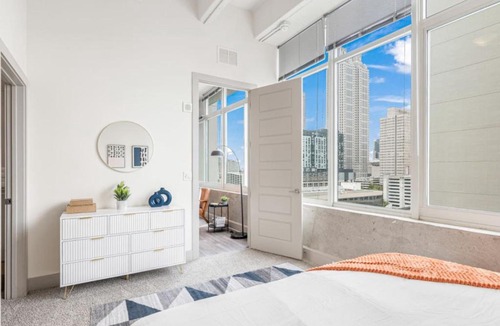 Peachtree Center Apartment | LUXE 2BR Condo with Downtown ATL view