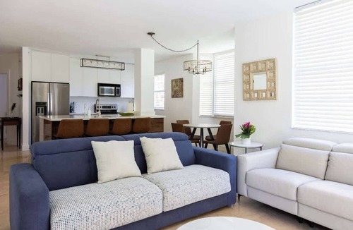 Aventura Apartment | Luxe 3BR Apartment with Great Patio at Yacht Club