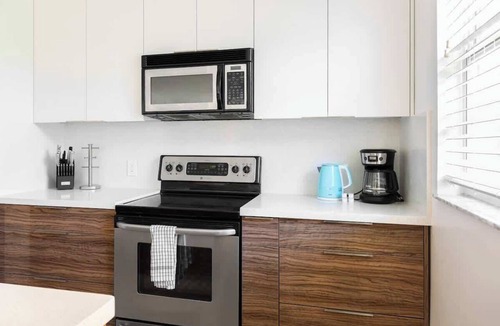 Aventura Apartment | Luxe 3BR Apartment with Great Patio at Yacht Club