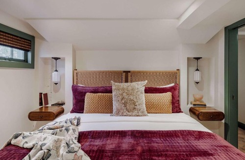 Touro House | Luxe 6-bedroom Garden District Suite Hotel Pool